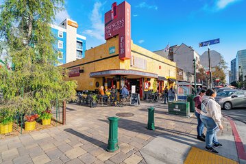 Sports bar