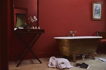 Deep soaking bathtub