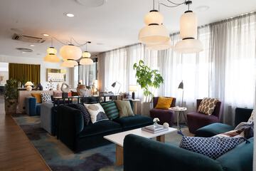 Lobby lounge