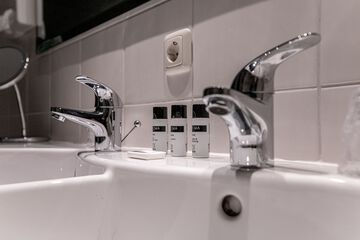 Bathroom sink
