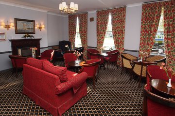 Lobby lounge