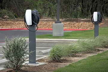 Electric vehicle charging station