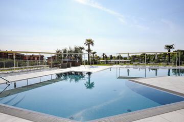 Infinity pool