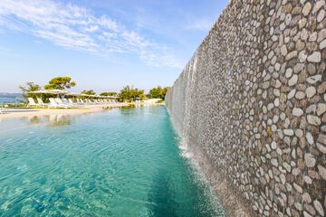 Pool waterfall