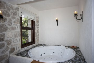 Jetted tub