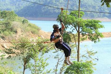 Ropes course (team building)