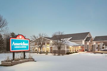 AmericInn by Wyndham Douglas / Saugatuck