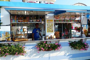 Poolside bar