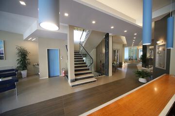 Lobby lounge