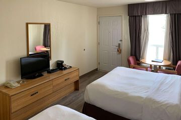 Room 11 of 16
