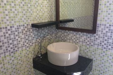Bathroom sink