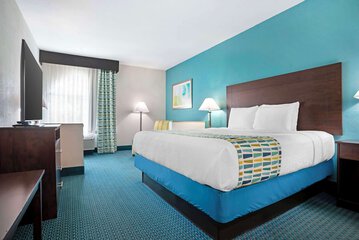 Room 17 of 38