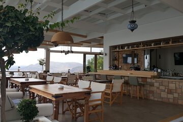 Poolside bar
