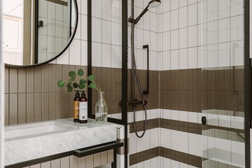 Bathroom shower