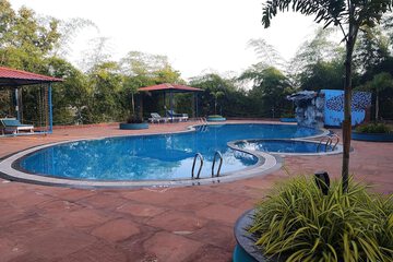 Indoor/outdoor pool