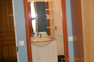 Bathroom sink