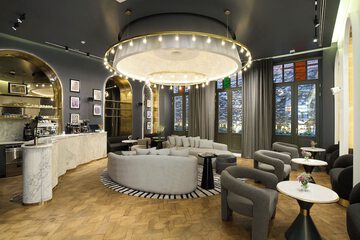 Lobby lounge