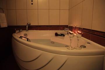 Jetted tub