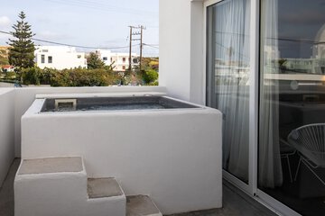 Private spa tub