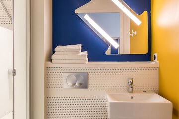 Bathroom sink