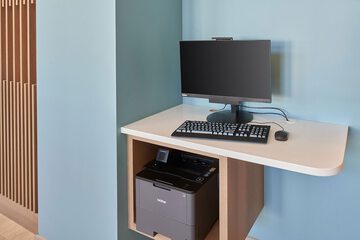 Business Center 42 of 45