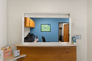 Check-in/check-out kiosk