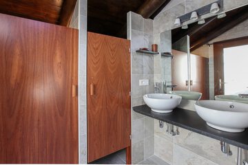 Bathroom sink