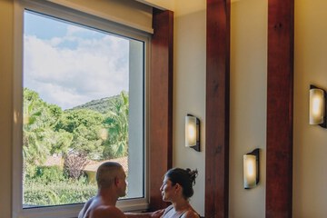 Indoor spa tub