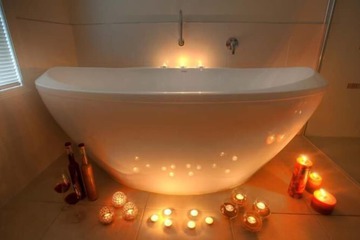 Deep soaking bathtub