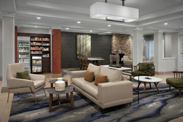 Fairfield Inn & Suites by Marriott Rogers