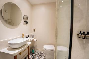 Bathroom shower