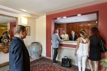 Check-in/check-out kiosk