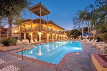 Indoor/outdoor pool