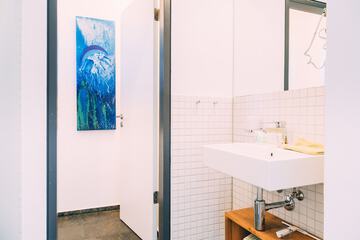 Bathroom sink