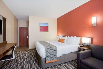Room 8 of 16