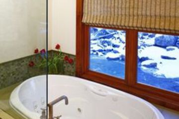 Deep Soaking Bathtub