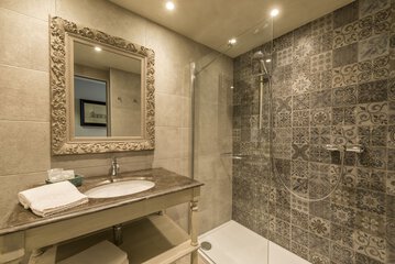 Bathroom shower