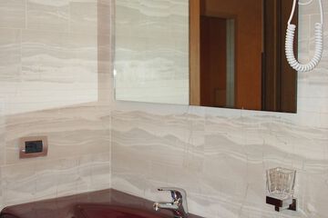 Bathroom sink