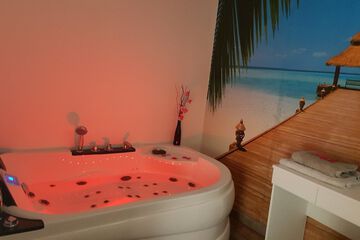 Private spa tub