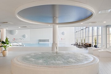 Indoor spa tub