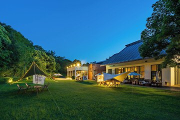 Children's play area - outdoor