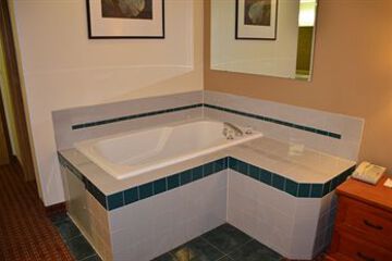 Deep Soaking Bathtub