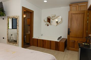 Jetted tub