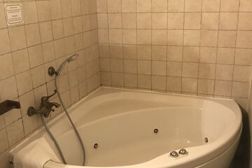 Jetted tub