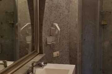 Bathroom sink