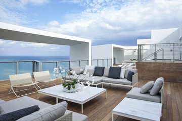 Beach/ocean view