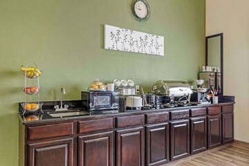 Breakfast/Coffee Service 28 of 32