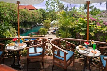Poolside bar
