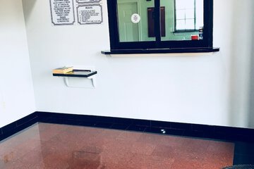 Check-in/check-out kiosk