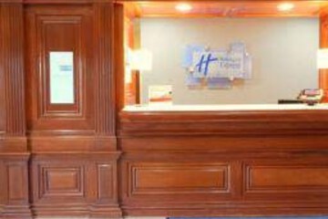  Rodeway Inn Carmel (Previously; Comfort Suites Carmel) 12